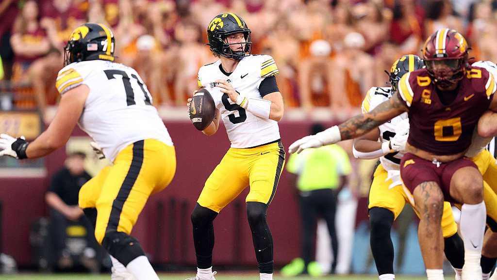 How to watch and stream Iowa vs. Wisconsin football