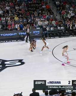 @WNBA: You've been warned. A'ja Wilson is on one. 🚨

Her first half stats:
22 PTS
6 REB
3 BLKS
9-11 FG

IND...