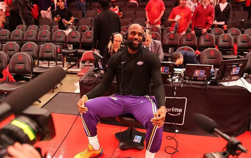 Lakers face pivotal talks with LeBron over future, salary