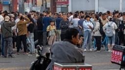 Chinese economy: On the street with Beijing's gig workers