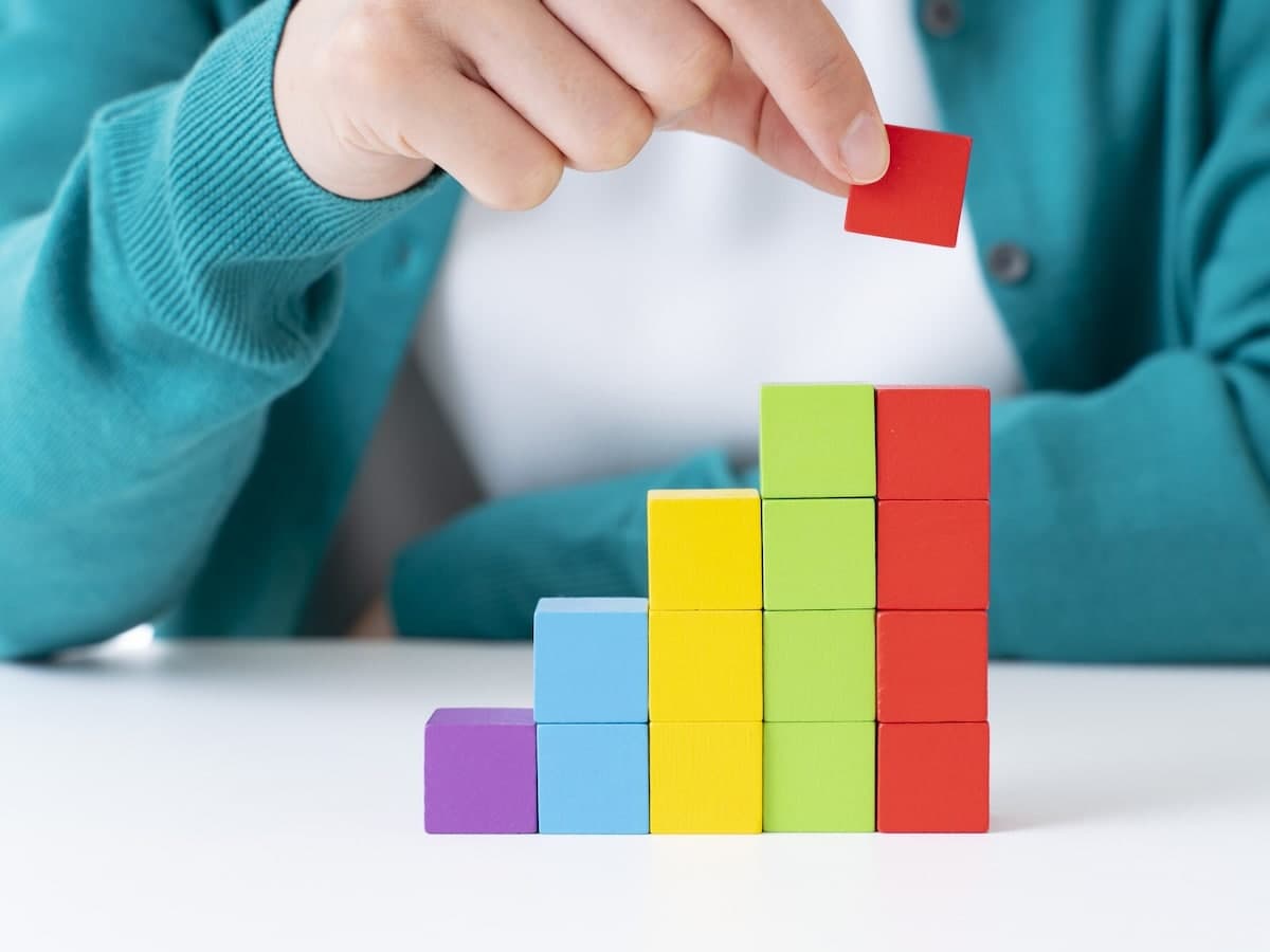 【2028年4月から】年金の「子どもの加算」が大幅アップ！第3子以降も一律増額へ [年金] All About