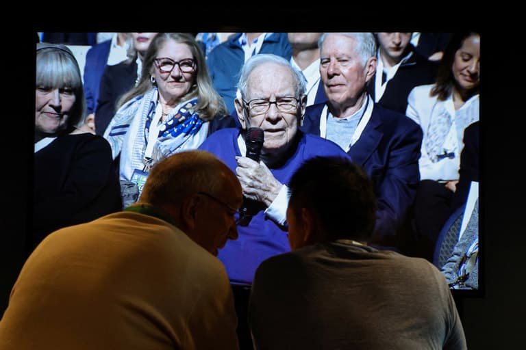 Berkshire Hathaway rekindles its tortured love affair with airlines