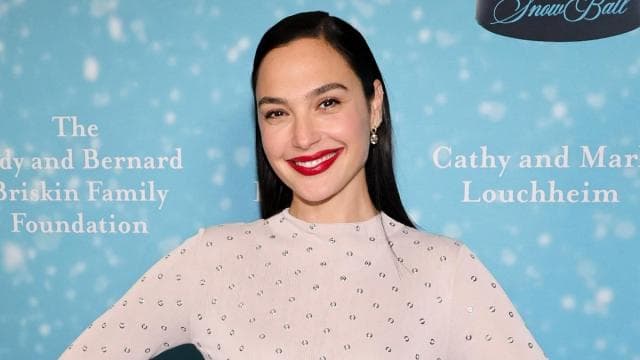 Gal Gadot Debuts Shocking Hair Transformation in New Photos - AOL
