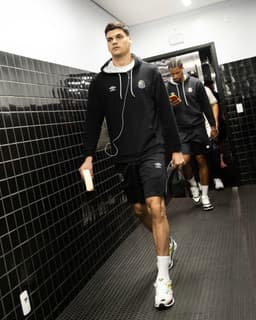 Gabriel Brazão vai passar por cirurgia no ombro e desfalca o Santos ...