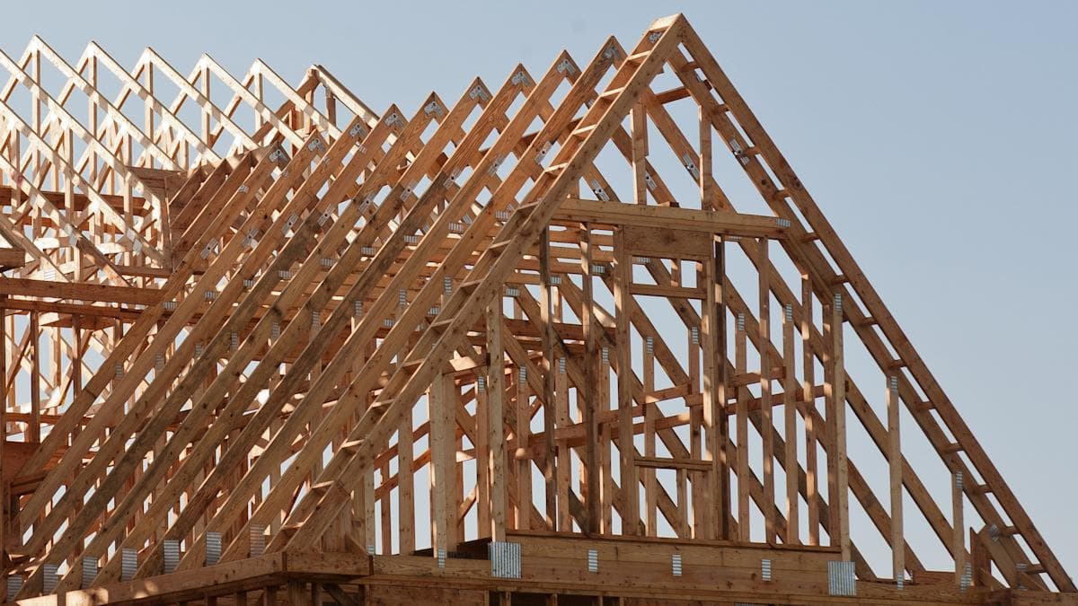 Homebuilder Confidence Plunges as High Interest Rates and Economic Fears Take a Toll