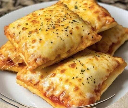 Cheesy Pizza Pockets You Can Make in Under 30 Minutes