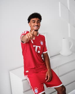 @ChampionsLeague: New Bayern signing Nathaniel Brown 🔴

#UCL https://t.co/lIPcqvO6e5