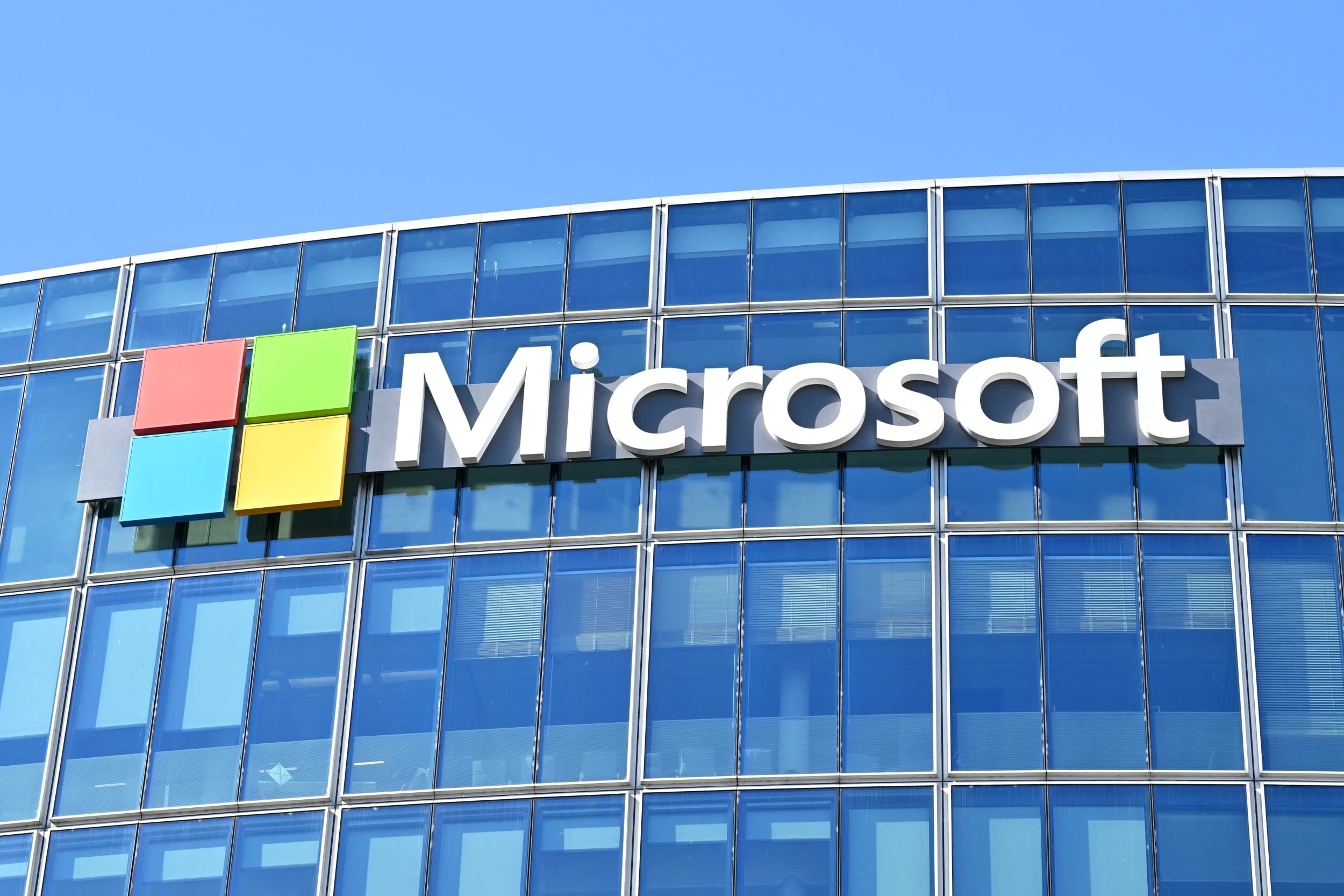 Microsoft Copilot Shifts to Agent Governance: Claude Checks GPT Work, Screen Agents Go Live