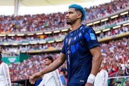 Liverpool Agree Loan-to-Buy Deal for Barcelona's Ronald Araújo