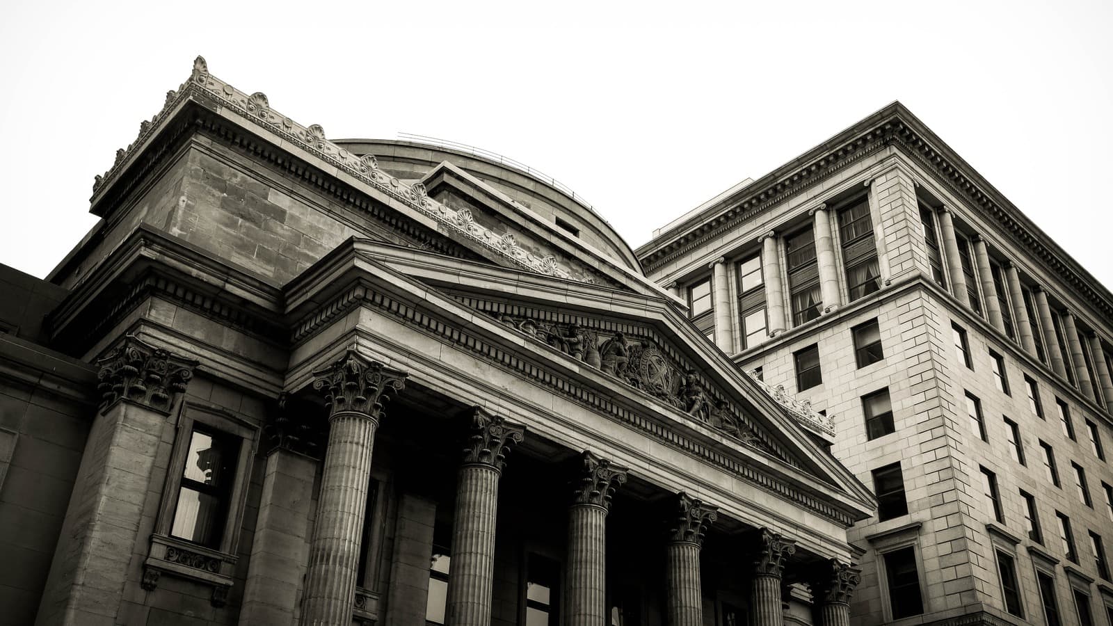 What Just Happened With National Bank Holdings (NBHC)?