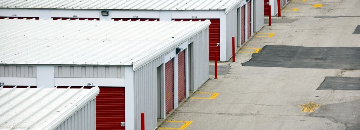 Assessing Iron Mountain (IRM) Valuation After Data Center Concerns And Short Seller Scrutiny - Simply Wall St News