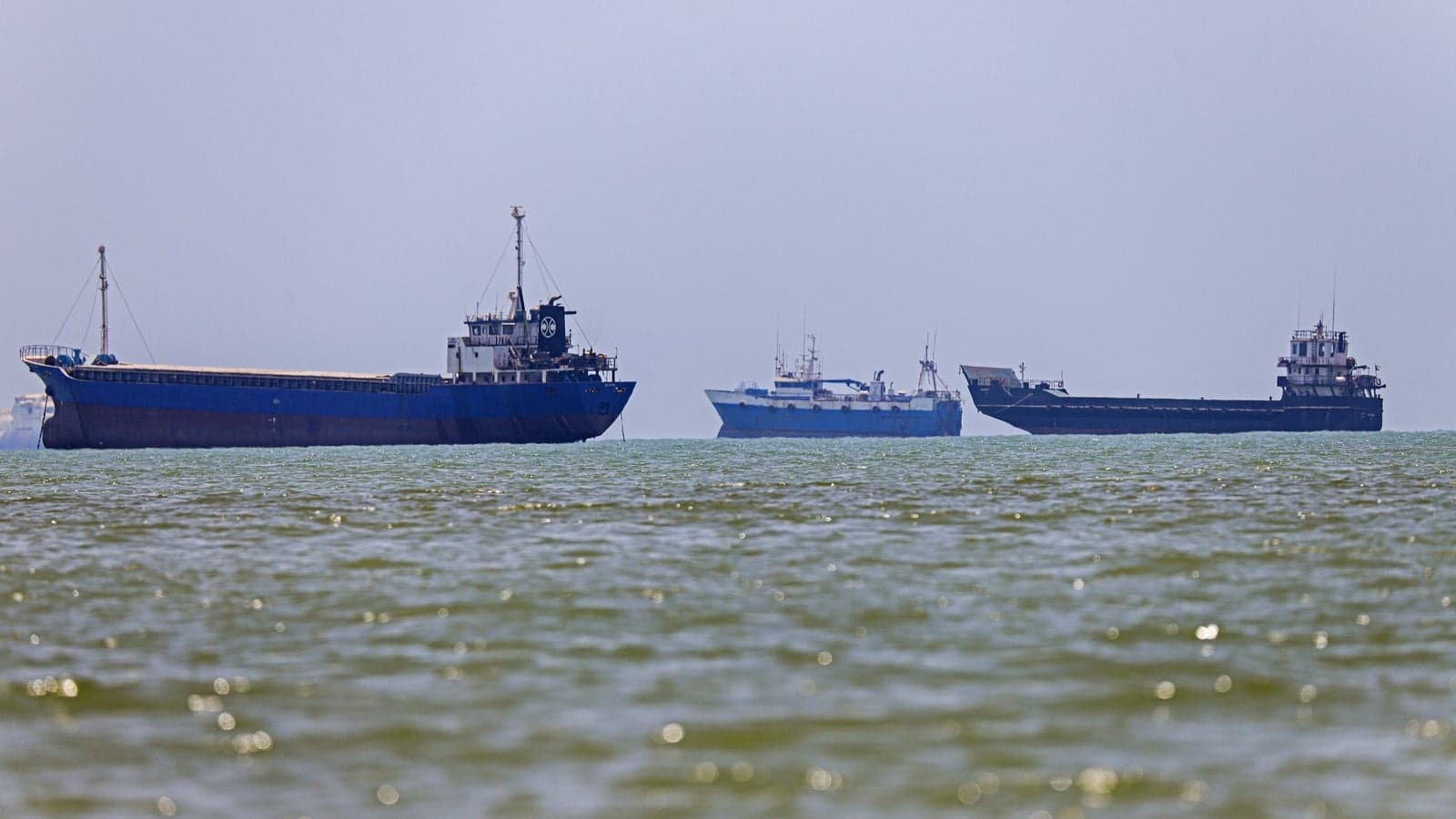 Iran Escalates Hormuz Crisis with Direct Attacks on Infrastructure; Crude Premium Fades