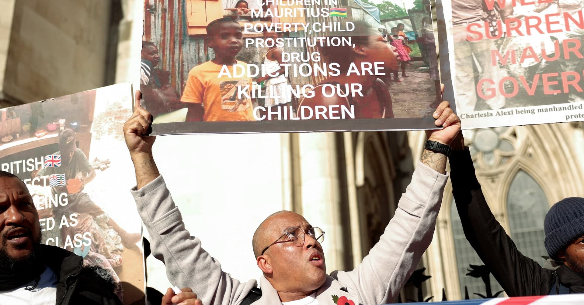 UK pauses its plan to cede Chagos Islands after US opposition | Reuters