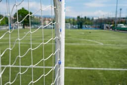 La Liga hat-trick: can Mourinho kill Barcelona's dream? - LiveScore