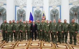 Putin seeks peace talks as Ukraine pressure mounts
