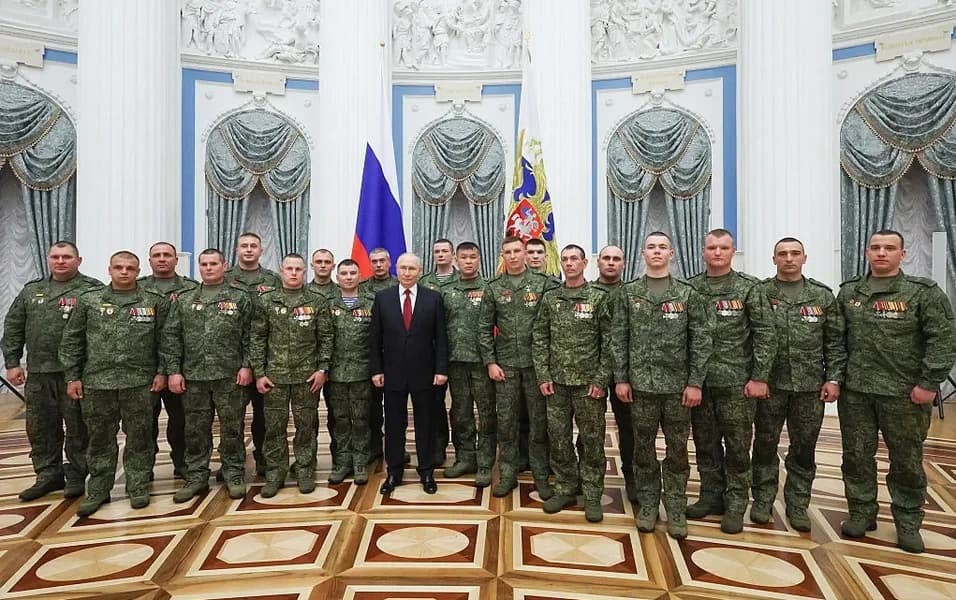 Putin seeks peace talks as Ukraine pressure mounts