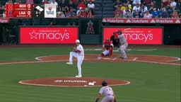 @MLB: Willson Contreras gives the @RedSox a quick lead with a 3-run homer! https://t.co/TbGsg8NXxL