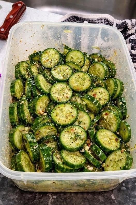 Crunchy Cucumber with Chili and Herbs: A Fresh, Spicy Side Dish You’ll Crave 