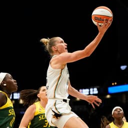 @WNBA: At the half the @seattlestorm lead the @nyliberty 48-40 🤩 

Dominique Malonga: 14 PTS | 7 REB | 2 AS...
