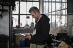 Agent IA pour artisans et TPE : demandes, devis, relances, avis