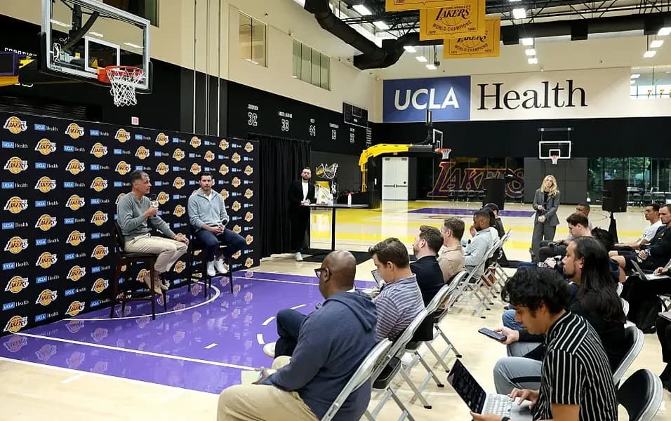 Lakers target top executives in front office overhaul
