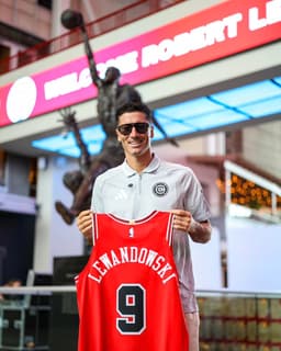 @MLS: Chicago looks good on @lewy_official ☀️ https://t.co/gigFASC3lS