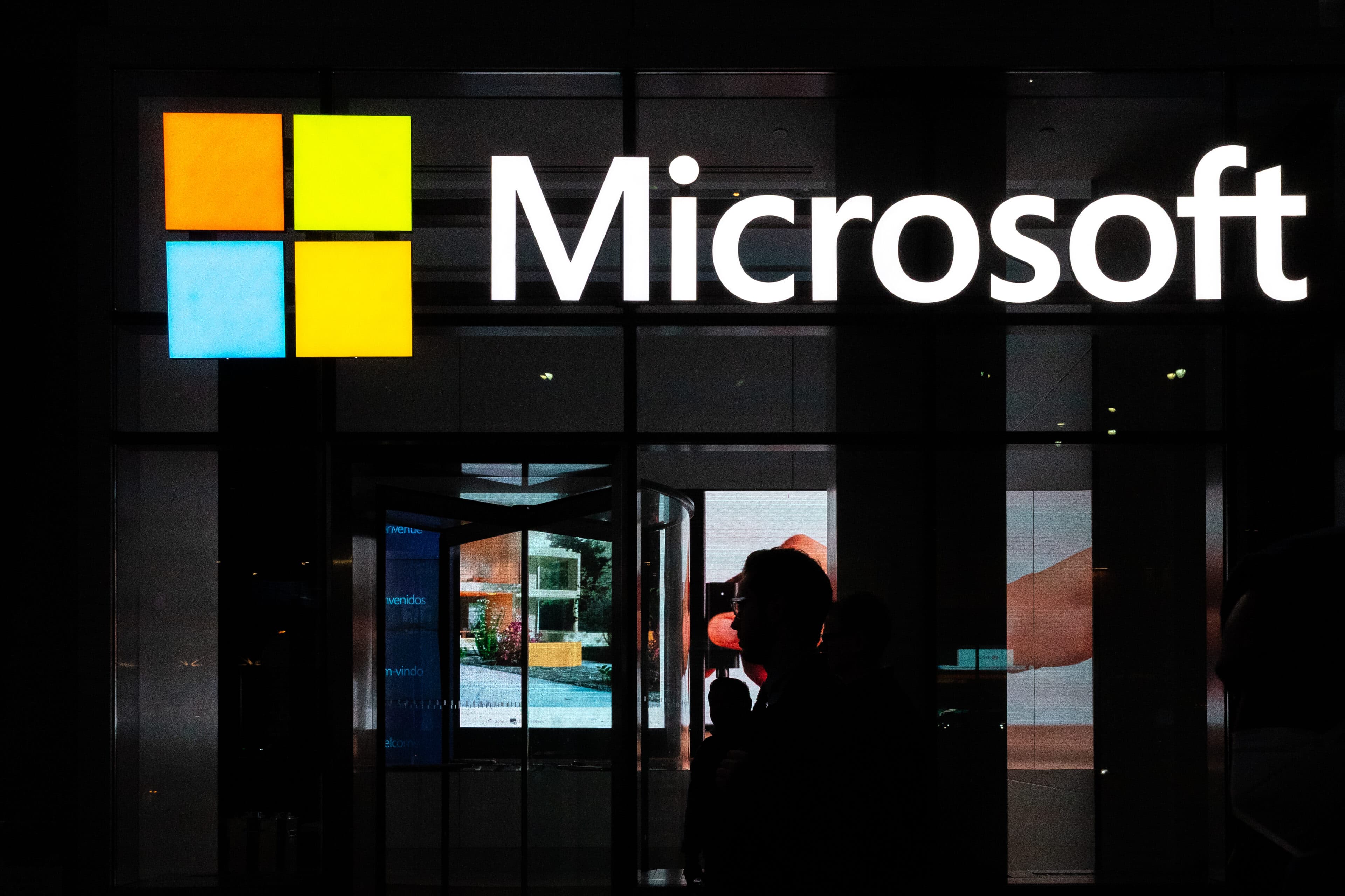 AI upskilling is about to get a boost from Amazon, Microsoft