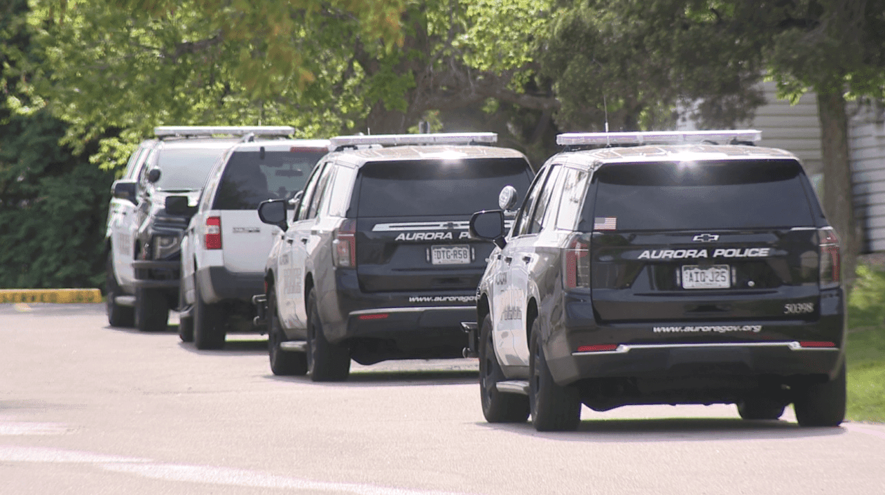 Man arrested after deadly shooting at Aurora apartment complex