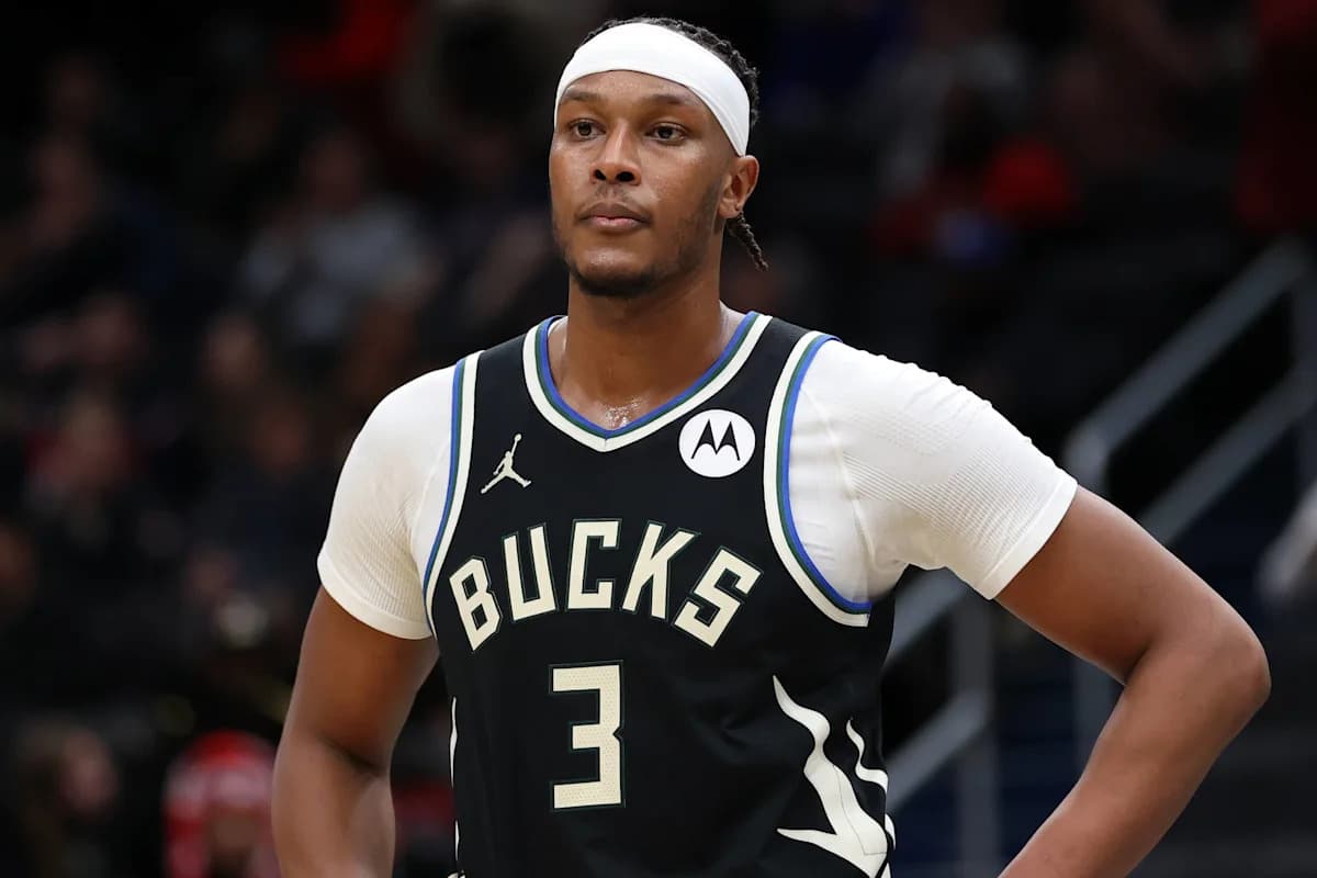 Mock Trade Sends Hornets' Ex-Lottery Pick to Bucks for Myles Turner