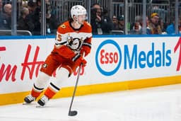BREAKING: San Jose Sharks Sign Former Rangers Captain