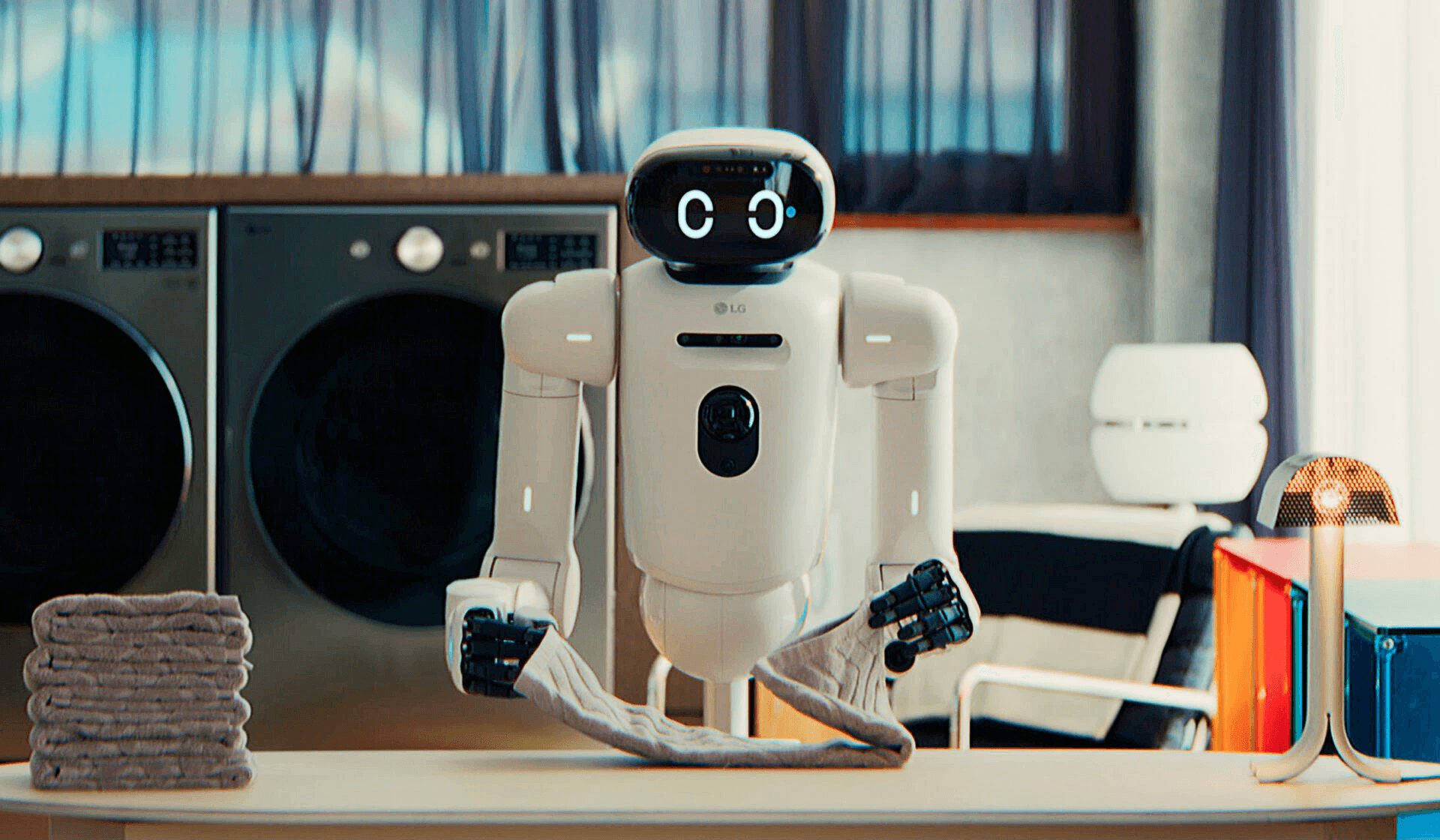 LG CLOiD Review: Can This Home AI Robot Be a Conversation ...