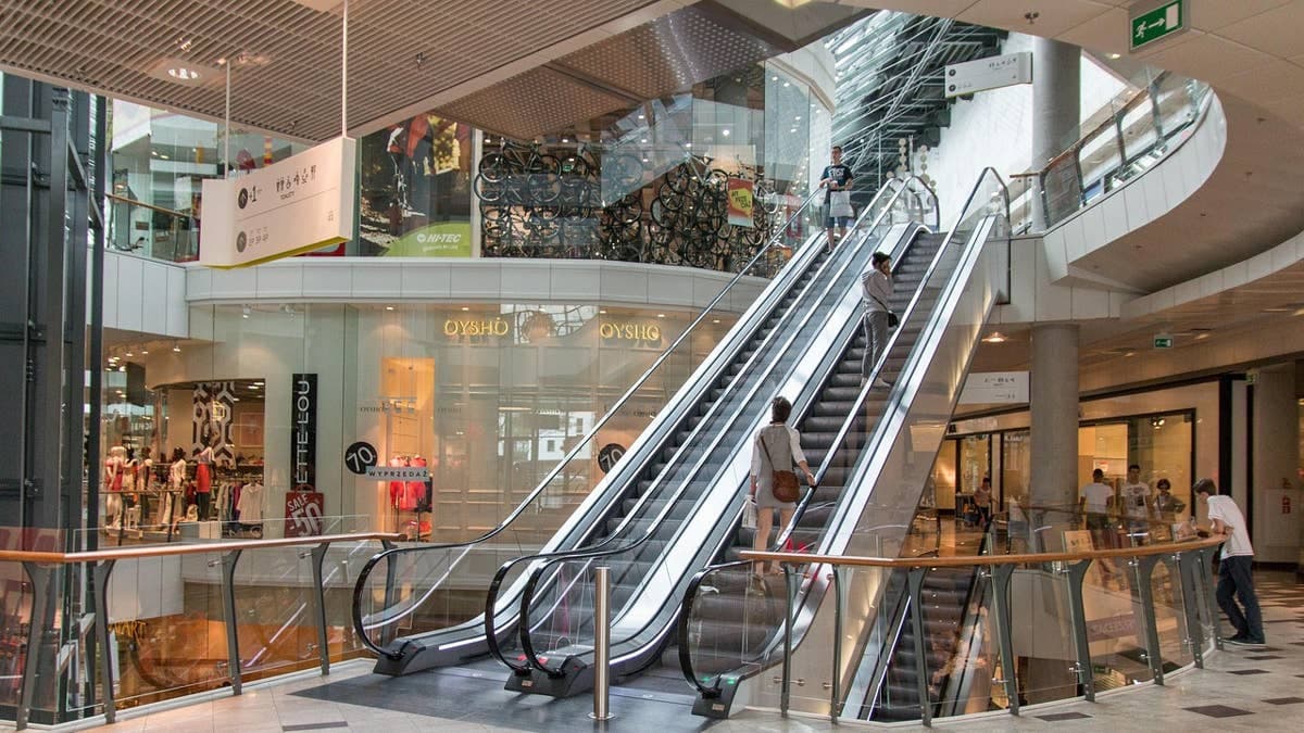 Retail distress & recovery pivots amid tariffs