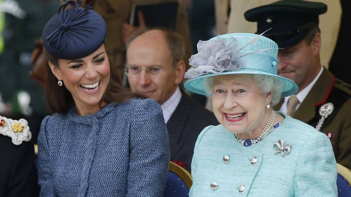 The late Queen 'gave Kate rare photography privilege' at ...