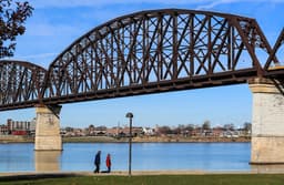 5 Louisville robbery suspects arrested near Big Four Bridge in Indiana