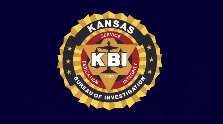 Kansas corrections officer accused of smuggling contraband