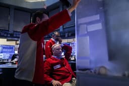 ‘Freak Out’ Indicator hits Record on Iran War Anxiety - Bloomberg