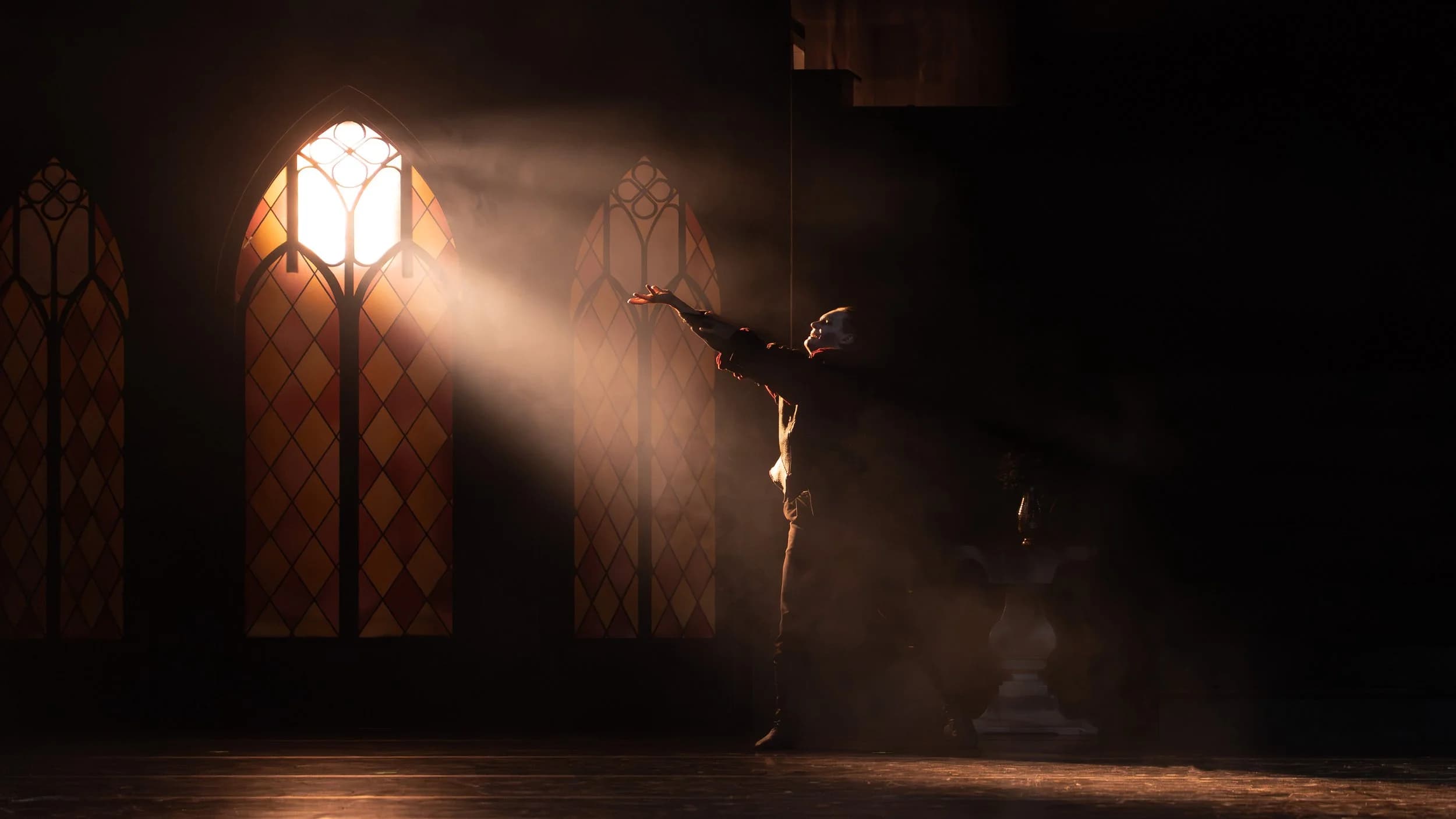 Review: Big Live delivers high-budget 'Dracula' ballet in ...