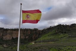 Spain Temporarily Blocks Kalshi, Polymarket for Licensing Investigation