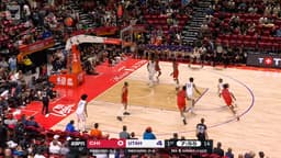 @chicagobulls: Noa Essengue gliding to the rack!

@NoaEssengue | #SeeRed https://t.co/OO5m8l2jdZ
