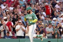 MLB roundup: Red Sox run win streak to 11 games, hit . ...
