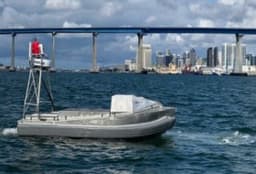 美国防部首次在伊朗海域实战部署自杀式无人艇  