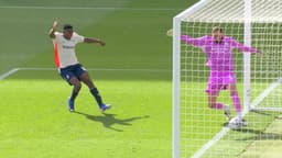 @premierleague: Coventry were *this* close to taking the lead against Man City

Gianluigi Donnarumma managed to scra...