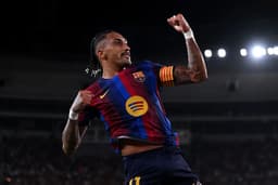🎥 On fire! Raphinha stars in Barça thrashing at Camp Nou