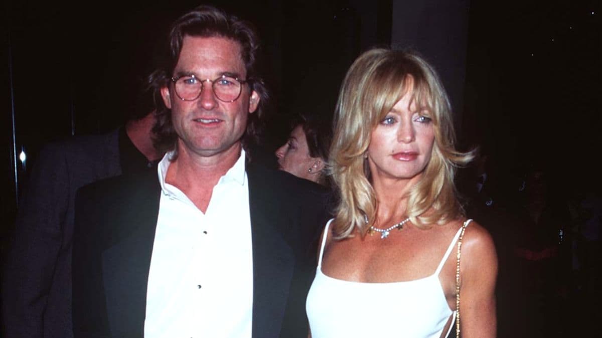 This 1996 Red Carpet Moment Is One Of Goldie Hawn's Most ...