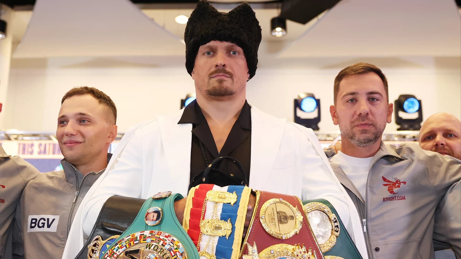Oleksandr Usyk should be 'stripped of world title' demands heavyweight rival who could be upgraded | talkSPORT