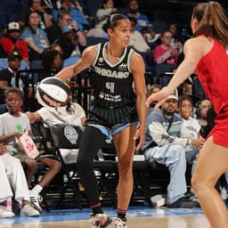 @WNBA: At the half, the @chicagosky lead the @AtlantaDream 42-39 😎

Skylar Diggins: 11 PTS | 3 3PM | 2 AST
...