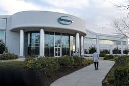 Techmeme: Super Micro co-founder Yih-Shyan Liaw pleads not guilty to US federal charges of helping smuggle billions of dollars' worth of Nvidia-powered servers to China (Bob Van Voris/Bloomberg)