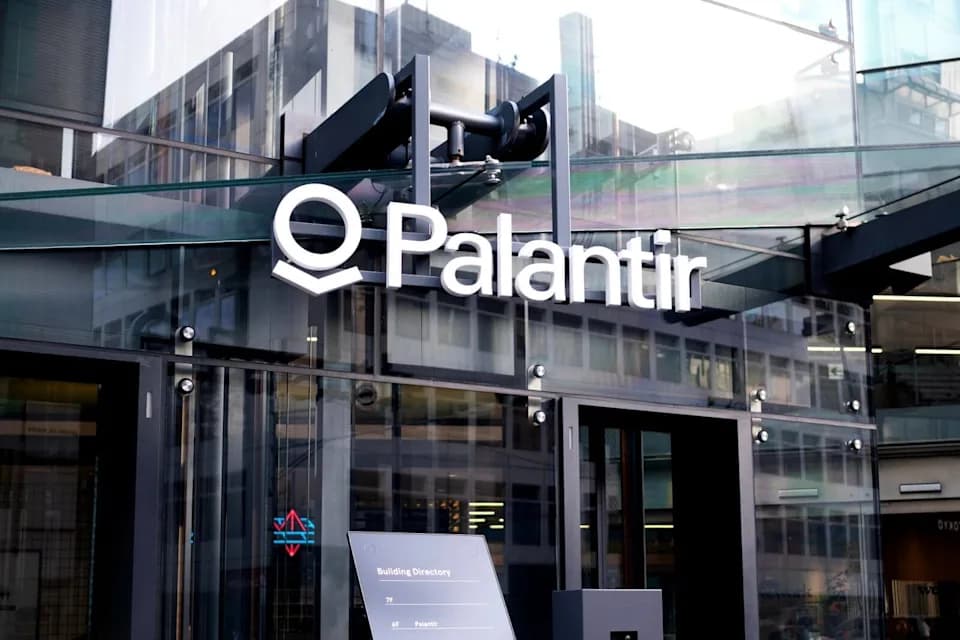 Palantir Competitors: 17 AI & Data Analytics Rivals Ranked