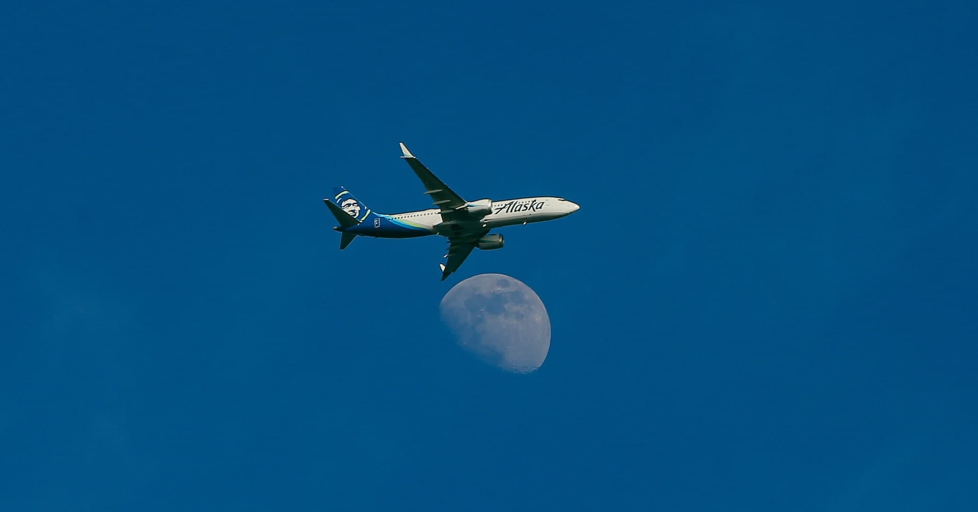 Alaska Air says demand, fares could support second-half cash flow despite fuel shock