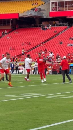 @NFL: Hey, we know these guys.

LARvsKC -- 4pm ET on @nflnetwork 
Stream on @NFLPlus https://t.co/FS6vYuWm...